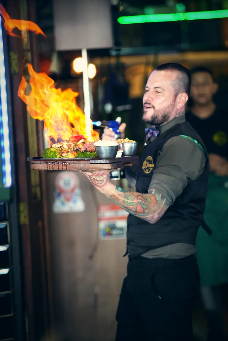 Flambado junto à entrada do salão